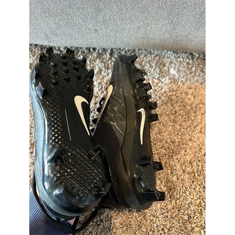 Nike Trout Youth Baseball Black Cleats - size 5.5